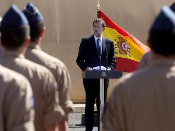 Mariano Rajoy pronuncia unas palabras ante medio centenar de militares