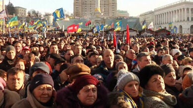 Los ucranianos vuelven a tomar las calles de Kiev en una manifestación menos numerosa que el resto
