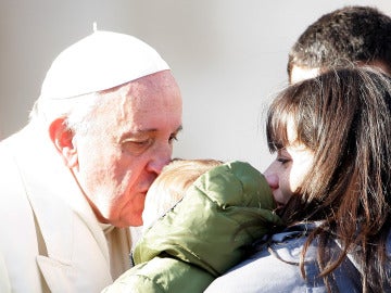 El Papa Francisco defiende que "familia y hogar deben ir unidos"