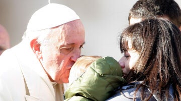 El Papa Francisco defiende que "familia y hogar deben ir unidos"