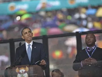 El intérprete de lenguaje de signos que tradujo las intervenciones de los jefes de Estado El intérprete de lenguaje de signos que tradujo las intervenciones de los jefes de Estado