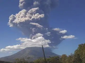 En erupción un volcán de El Salvador En erupción un volcán de El Salvador
