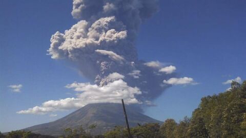 En erupci&oacute;n un volc&aacute;n de El Salvador