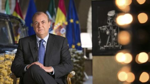 Monago afirma que nadie puede negar el derecho a ser madre, ni tampoco obligar a serlo