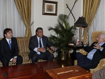 Martinelli junto al embajador de España en Panamá. Martinelli junto al embajador de España en Panamá.