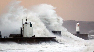Alerta máxima en el Reino Unido ante un fuerte temporal de lluvia y viento