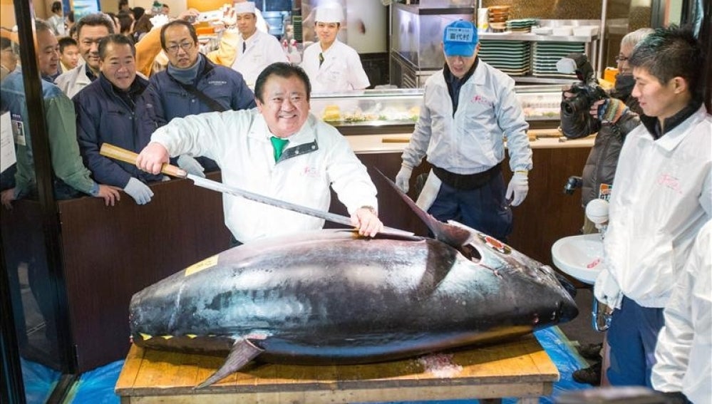 El primer atún subastado en Japón en 2014.