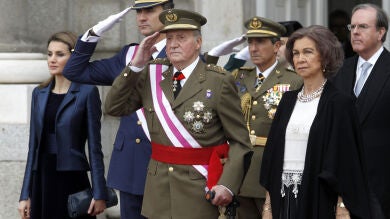 El Rey anima a los militares a seguir trabajando 