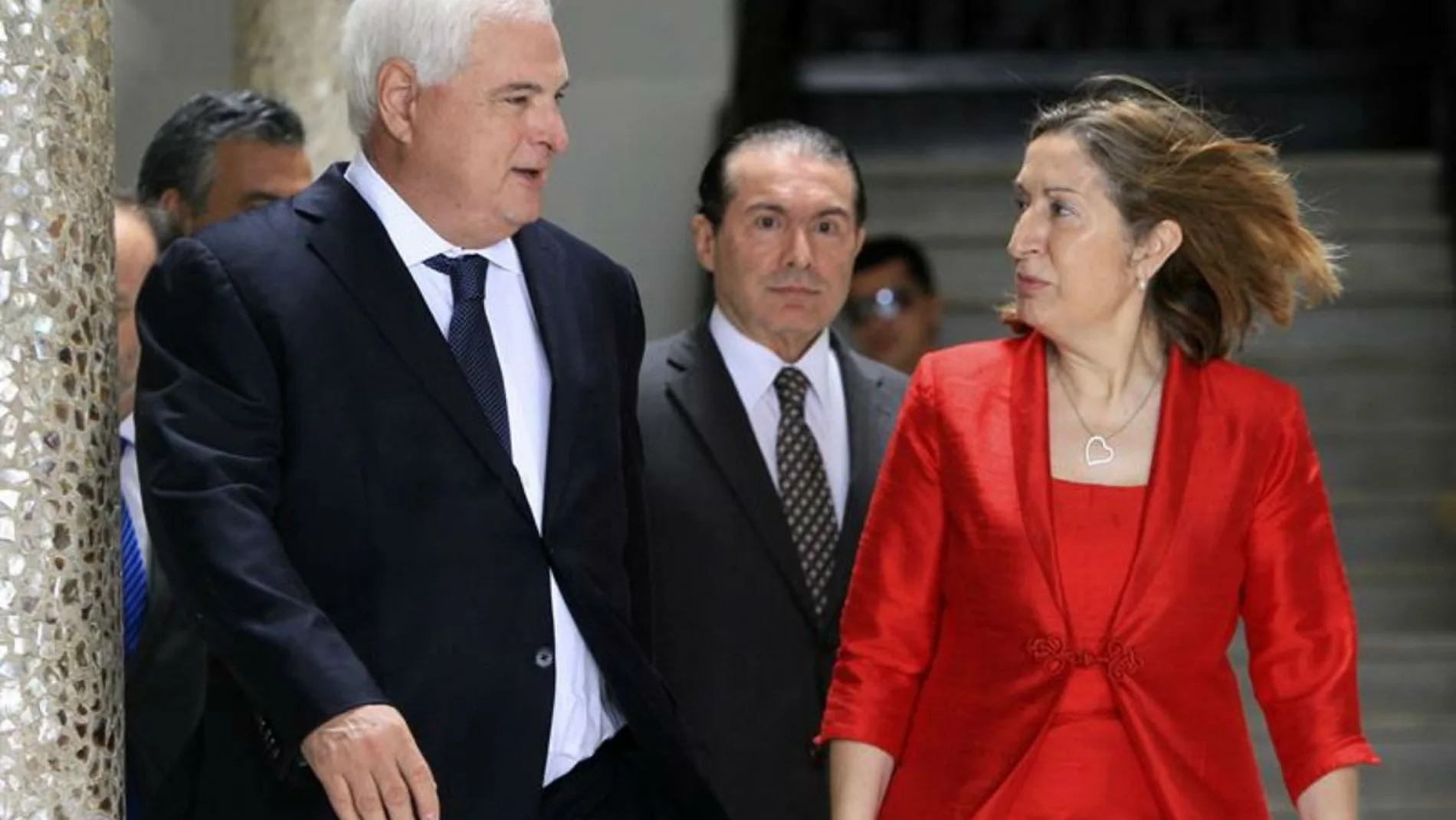 El presidente de Panamá, Ricardo Martinelli (i), y la ministra española de Fomento, Ana Pastor (d) El presidente de Panamá, Ricardo Martinelli (i), y la ministra española de Fomento, Ana Pastor (d)