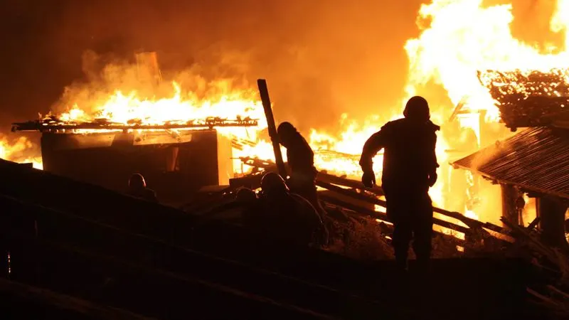Un gran incendio arrasa un milenario pueblo tibetano de Shangri-la Un gran incendio arrasa un milenario pueblo tibetano de Shangri-la