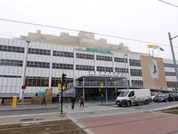 Fachada del Hospital Miguel Servet de Zaragoza. Fachada del Hospital Miguel Servet de Zaragoza.