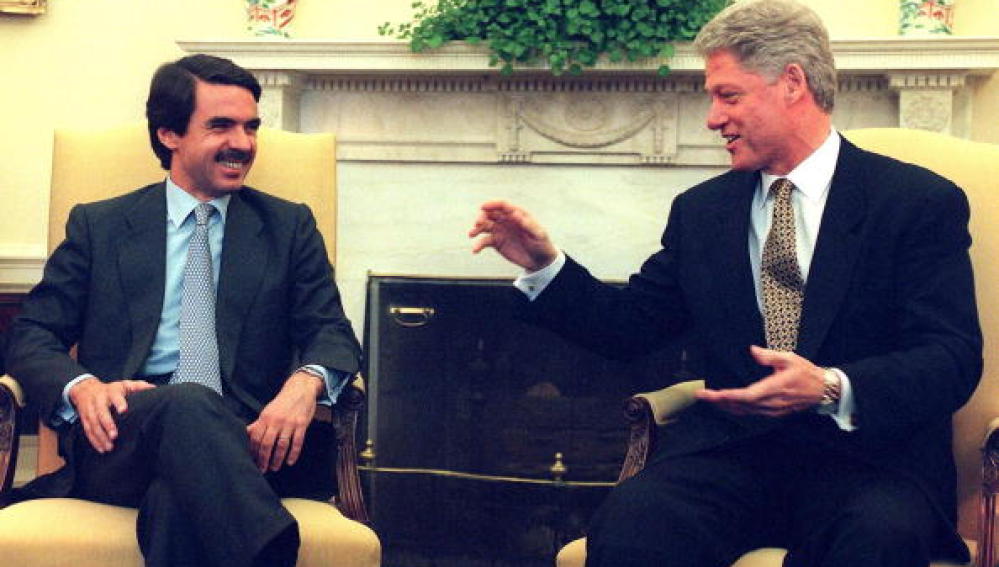 El presidente de EEUU, Bill Clinton se reúne con Aznar en la Casa Blanca el 30 de abril de 1997.