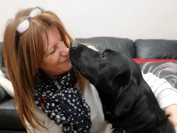 Nell da un beso a su monitora Nell da un beso a su monitora
