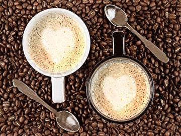 Imagen de dos tazas de café