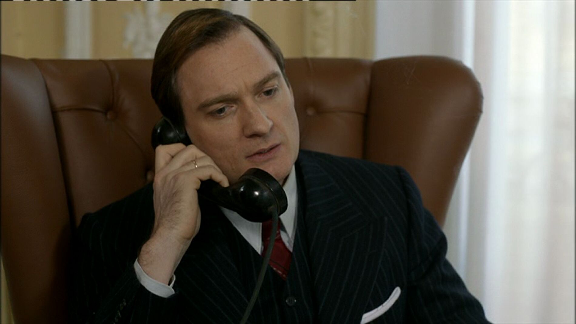 Da Silva quiere hacer un trato con Hillgarth, el microfilm por la esp&iacute;a