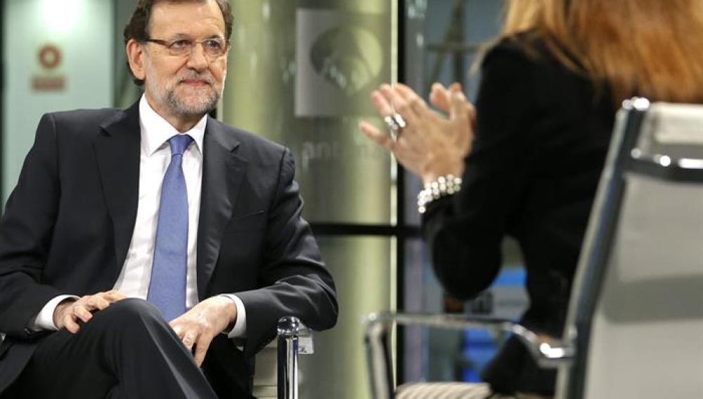 Rajoy atiende a la pregunta de Lomana