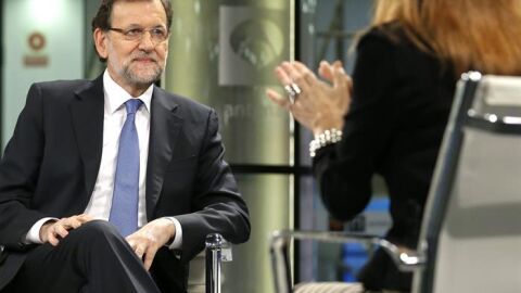 Rajoy atiende a la pregunta de Lomana