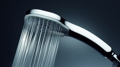 Una pareja de Alabama abrasa con agua caliente a su hijo de 4 años y lo mata a golpes por derramar su desayuno 