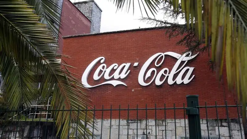 Fachada de una de las plantas de Coca-Cola Iberian Partners