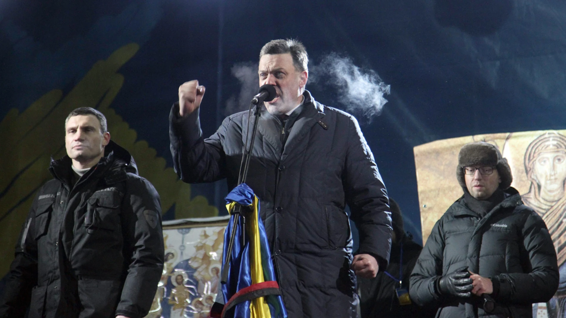 Los líderes de la oposición ucraniana Vitali Klitschko, Oleh Tyagnybok y Arseniy Yatsenyuk Los líderes de la oposición ucraniana Vitali Klitschko, Oleh Tyagnybok y Arseniy Yatsenyuk