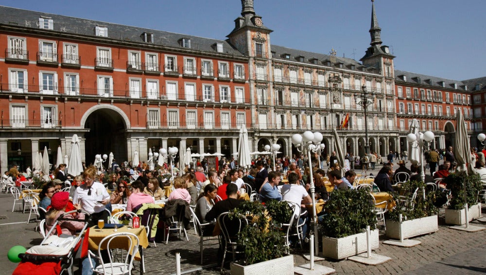 Turistas en la Plaza Mayor de Madrid