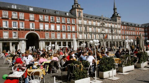 Turistas en la Plaza Mayor de Madrid