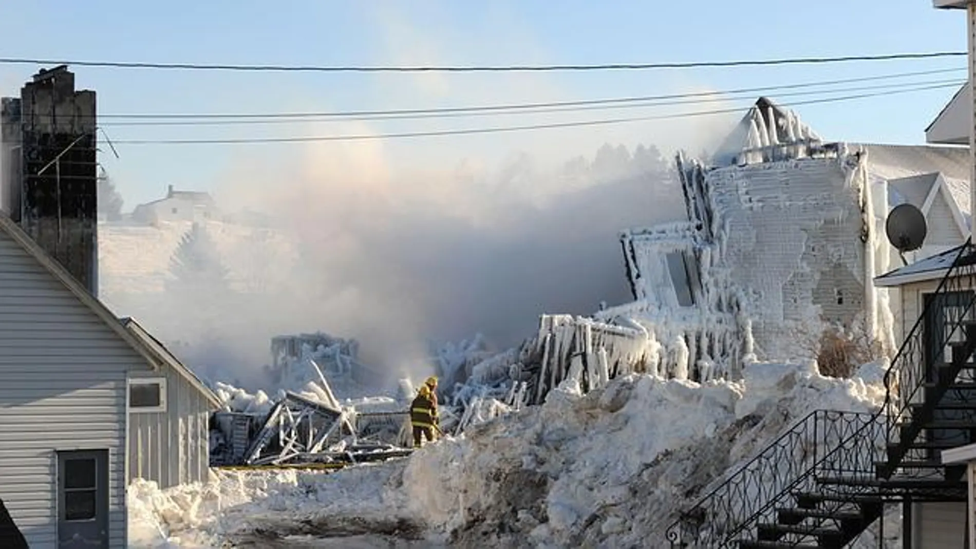 Residencia incendiada en Canadá Residencia incendiada en Canadá