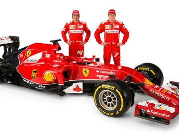 Alonso y Raikkonen, junto al F14 T