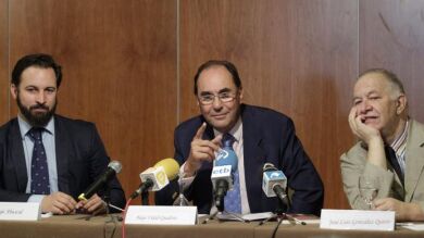 Vidal-Quadras invita a Aznar a participar en la campaña europea de Vox