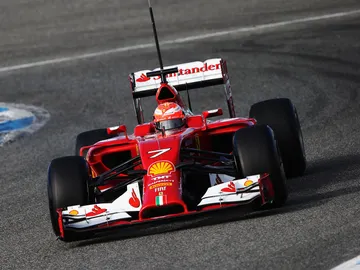 Raikkonen a bordo del F14 T Raikkonen a bordo del F14 T