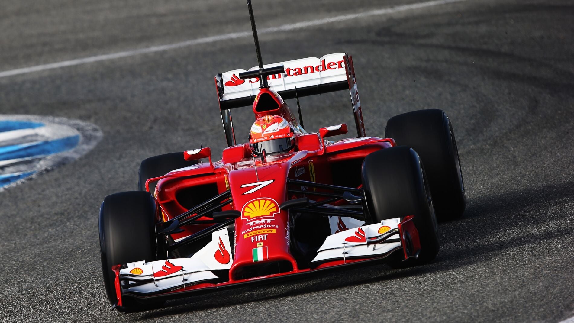 Raikkonen a bordo del F14 T