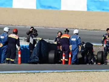 El RB10 de Ricciardo, en problemas El RB10 de Ricciardo, en problemas