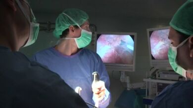 Reconstruyen una mama con cáncer en una sola intervención mínimamente invasiva