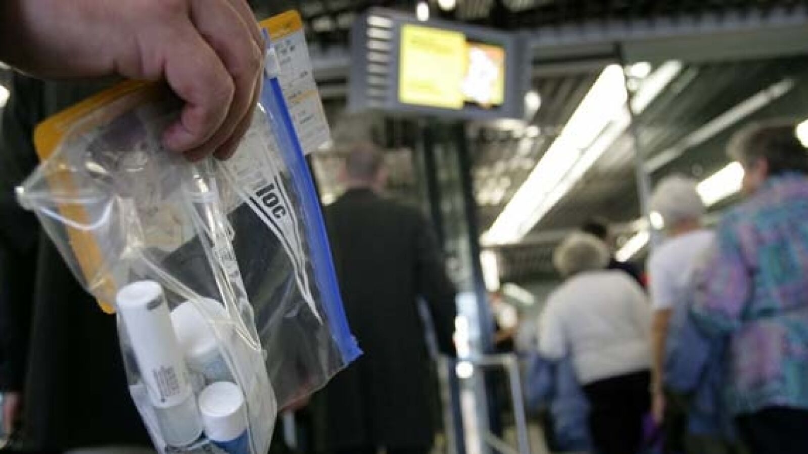 Las restricciones a los líquidos en los aeropuertos comienzan a relajarse