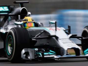 Lewis Hamilton a bordo del W05 de Mercedes