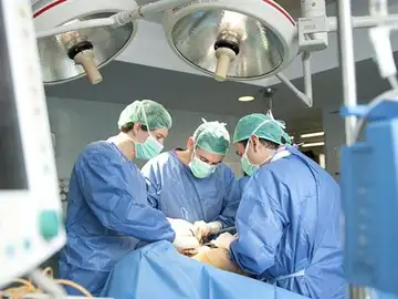 Intervención de la extirpación de un tumor. Intervención de la extirpación de un tumor.
