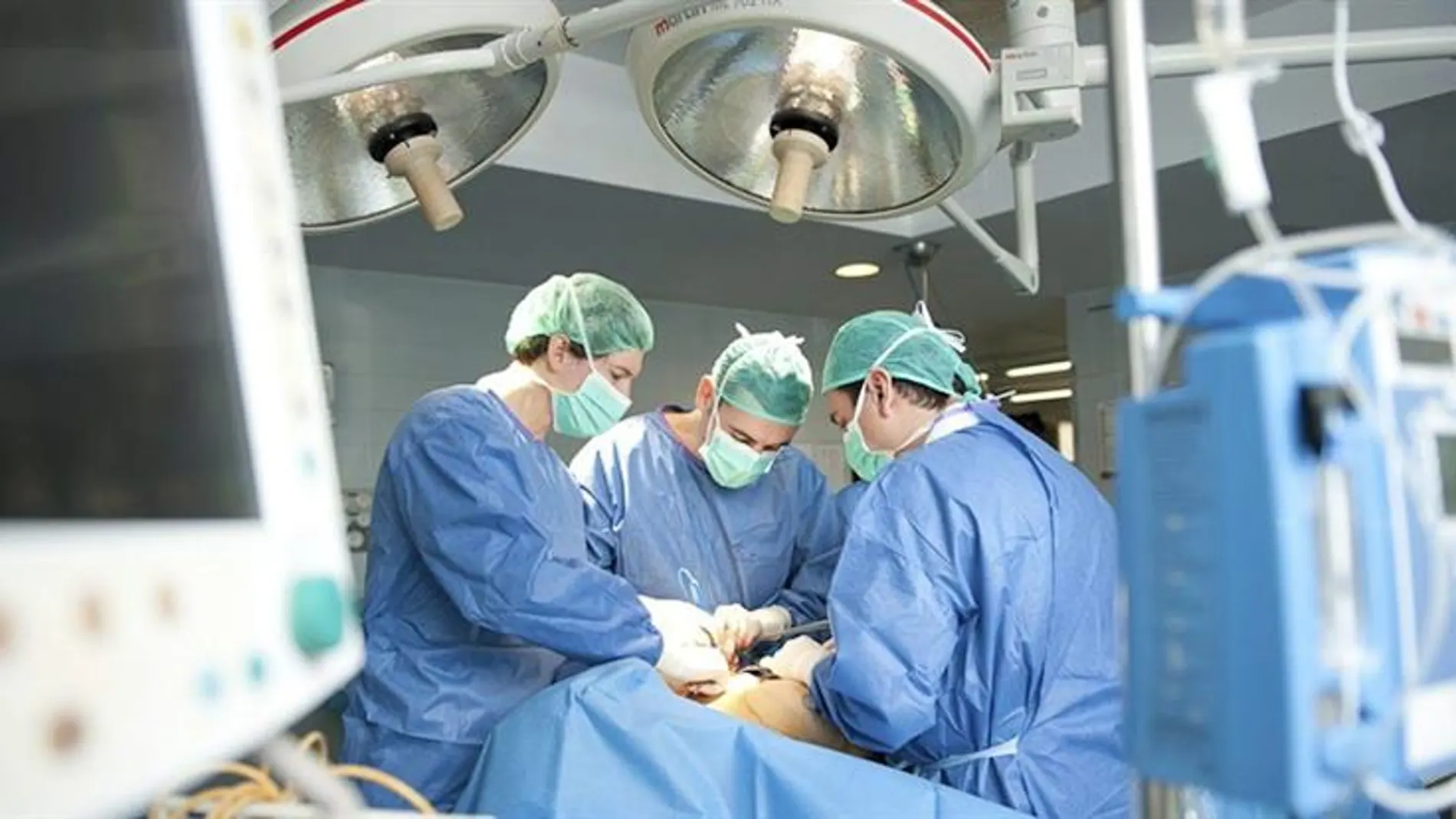 Intervención de la extirpación de un tumor. Intervención de la extirpación de un tumor.