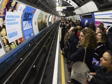 Colas en el metro de Londres