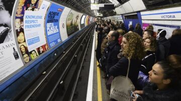 Colas en el metro de Londres