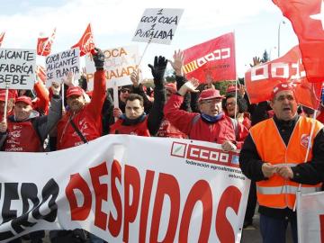 Trabajadores de Coca-Cola protestan frente a las oficinas de Iberian Partners