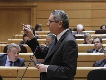 El ministro de Justicia, Alberto Ruiz-Gallardón, durante una de sus intervenciones en la sesión de control al Gobierno