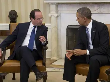 Obama y Hollande durante la reunión mantenida en el Despacho Oval de la Casa Blanca. Obama y Hollande durante la reunión mantenida en el Despacho Oval de la Casa Blanca.