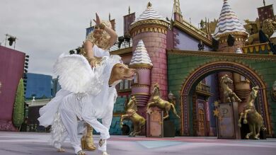 Un perro disfrazado de Pegaso obtiene el primer premio del carnaval canino de Las Palmas