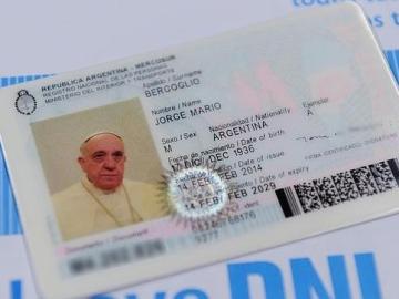 El nuevo documento de identidad del Papa Francisco