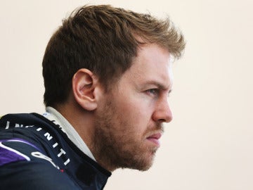 Sebastian Vettel, pensativo y serio en Baréin