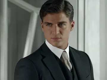 Maxi Iglesias es Max en 'Velvet' Maxi Iglesias es Max en 'Velvet'