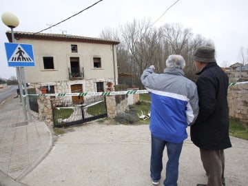  Vista de la casa rural situada en Tordómar (Burgos) en la que se ha producido un incendio