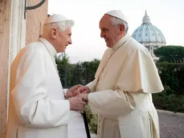 Encuentro entre el Papa Emérito Benedicto XVI y el Papa Francisco Encuentro entre el Papa Emérito Benedicto XVI y el Papa Francisco