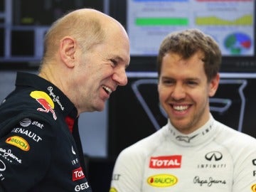 Newey ríe junto a Vettel
