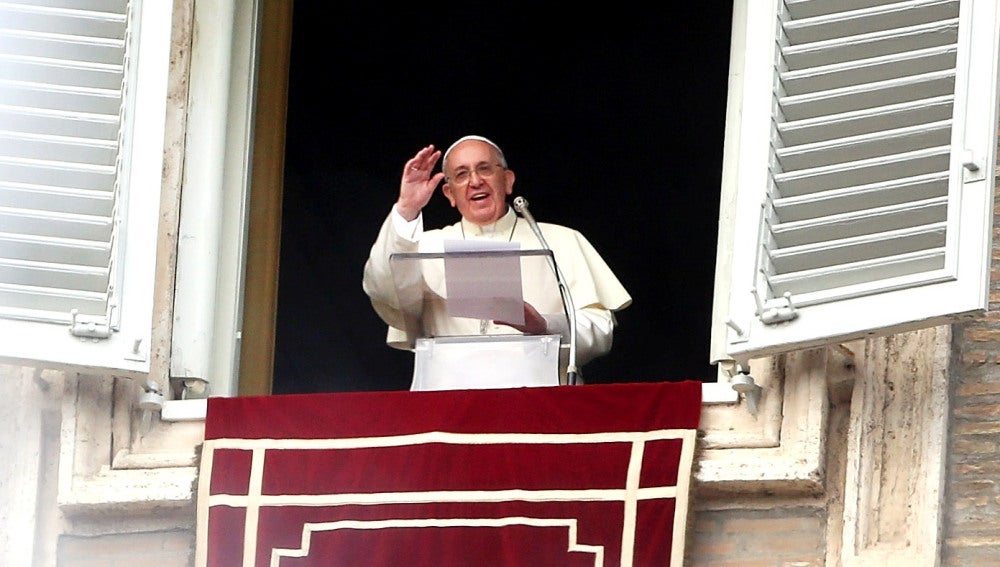 El Papa Francisco, durante el rezo del Angelus